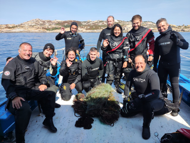 Participantes en la actividad de buceo en el Parque Nacional das Illas Atlánticas