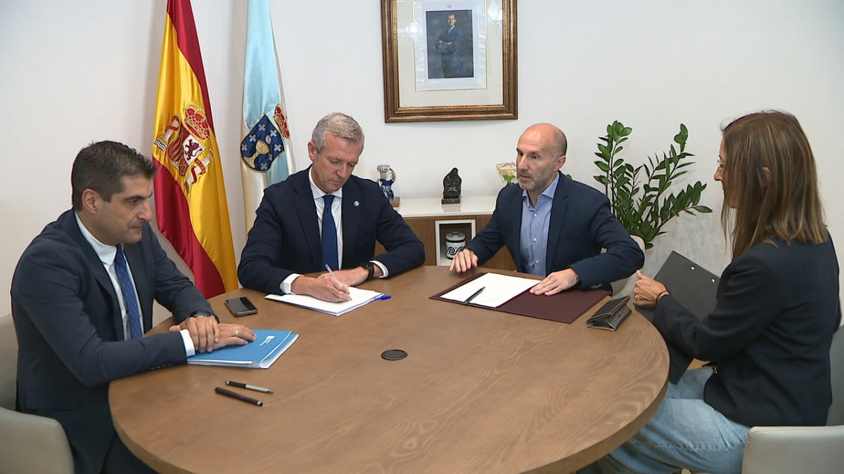 Rueda y Ju00e1come en una reuniu00f3n en una imagen de la CRTVG