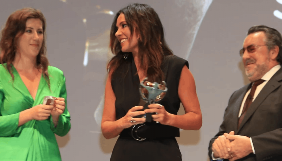 Cristina Saavedra recibe el Premio Solidarios Grupo Social ONCE Galicia 2023