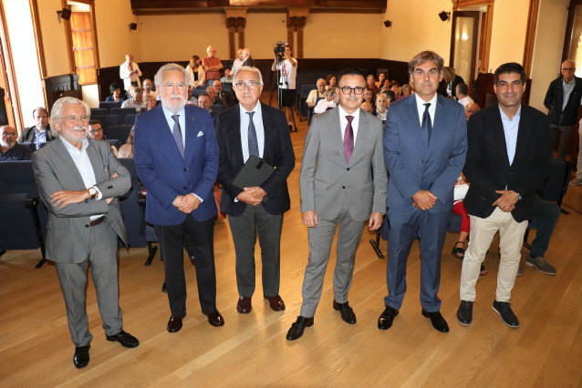 El conselleiro de Medio Rural, José González, en el  XXVIII Congreso Nacional y XIX Congreso Iberoamericano de Historia da Veterinaria
