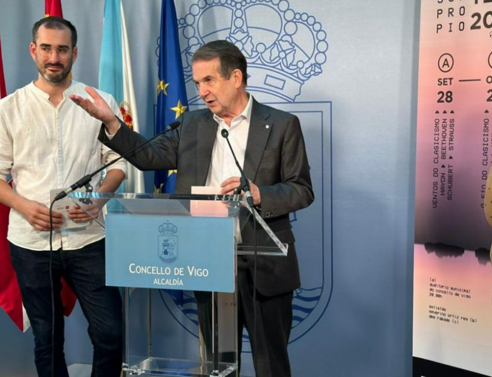 Gorka Gomez y el alcalde Abel Caballero