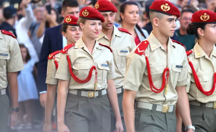 La Princesa Leonor jura la bandera en la Academia General Militar