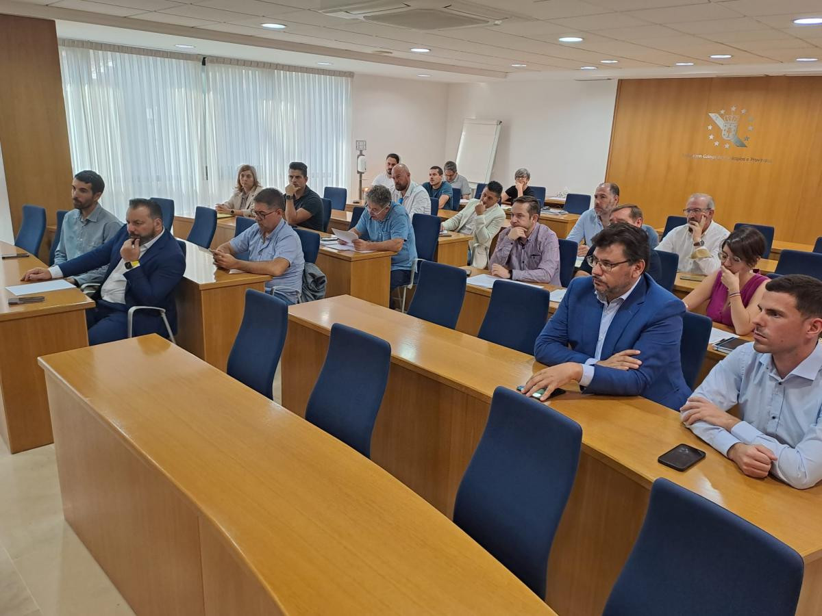Reuniu00f3n de alcaldes gallegos en la Fegamp