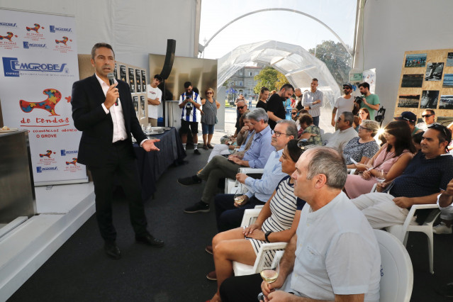 Alfonso Villares aborda con la Cofradía de O Grove las principales necesidades de los profesionales en la zona