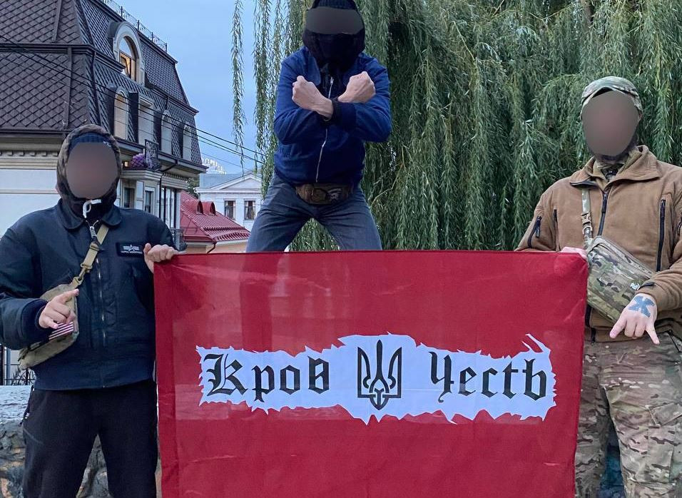 Bandera de Blood and Honour en un grupo de Telegram ucraniano