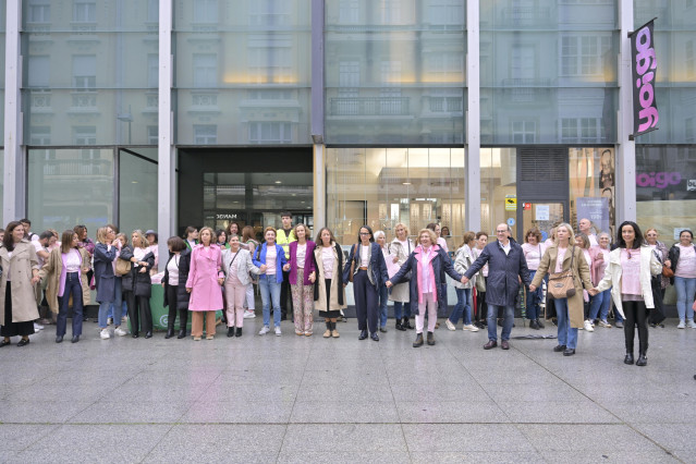Cadena humana por el cáncer de mama