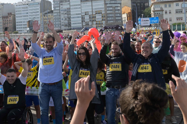 El vicepresidente primero y conselleiro de Presidencia, Xustiza e Deportes, Diego Calvo, participa en A Coruña en la carrera ENKI-2023.