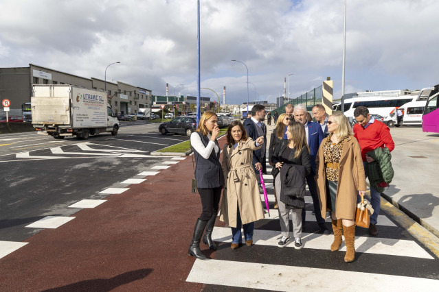 La alcaldesa de A Coruña, Inés Rey, visita las obras acometidas en Agrela