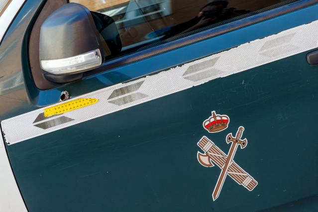 Archivo - Un coche de la guardia civil tiroteado, a 19 de abril de 2023, en Villagonzado-Pedernales, Burgos, Castilla y León (España). Un policía nacional, investigado por Asuntos Internos y al que se había retirado el arma, ha fallecido hoy en un tiroteo