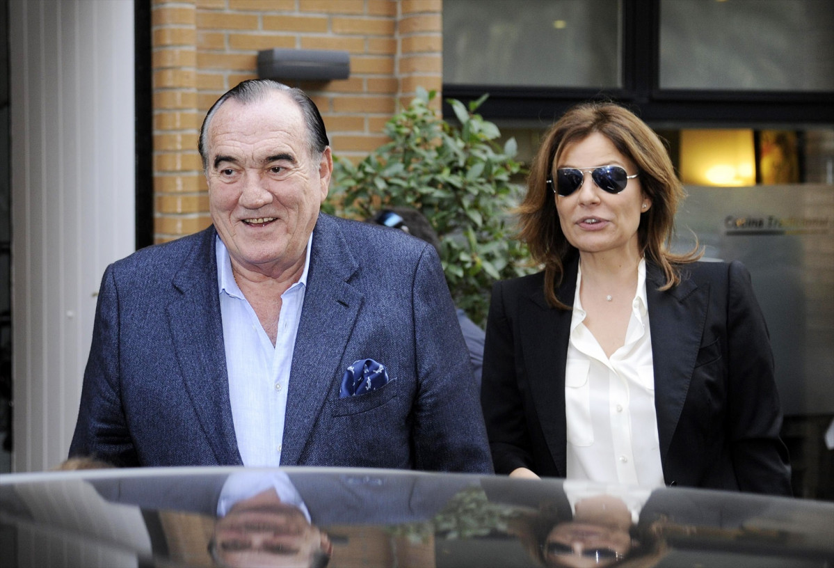 Fernando Fernu00e1ndez Tapias celebra su 76 cumpleau00f1os acompau00f1ado por su mujer, Nuria Gonzu00e1lez, a 24 de noviembre de 2014 en una foto de EP