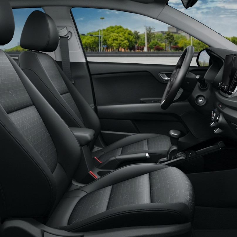 Interior del Kia Rio 2023