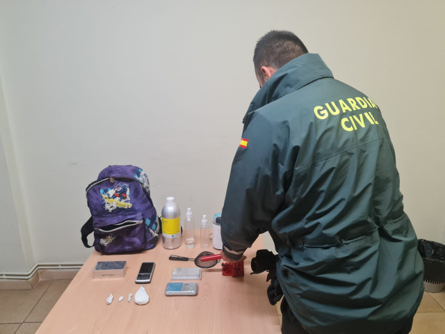 Detenido en O Barco de Valdeorras un hombre que transportaba cocaína oculta en su vehículo.