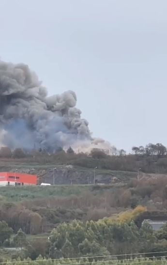 Incendio en una empresa en As Somozas