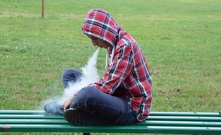 Se acabó irse a fumar al parque: Santiago prohibe el tabaco en Galeras