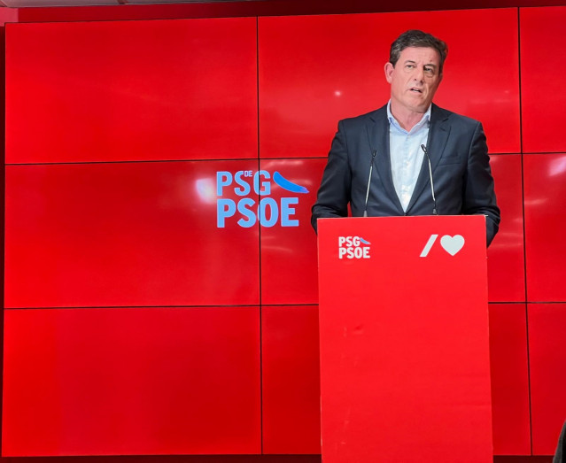 El candidato del PSOE  a la Xunta y diputado en el Congreso, José Ramón Gómez Besteiro, en rueda de prensa