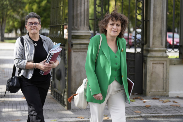 Archivo - La alcaldesa de Santiago de Compostela, Goretti Sanmartín (d), a su llegada a la reunión con el presidente de la Xunta de Galicia, Alfonso Rueda, a 2 de octubre de 2023, en Santiago de Compostela, A Coruña, Galicia (España). Goretti Sanmartín (B