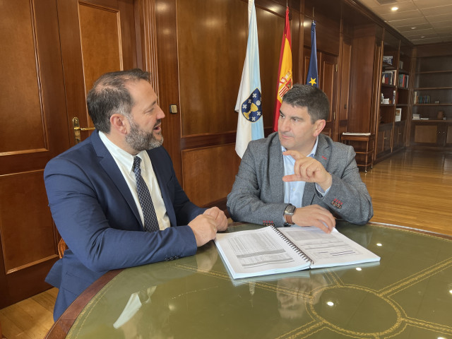 El delegado del Gobierno en Galicia, Pedro Blanco, se reúne con el nuevo responsable de Educación, Xosé Lois García Carballido