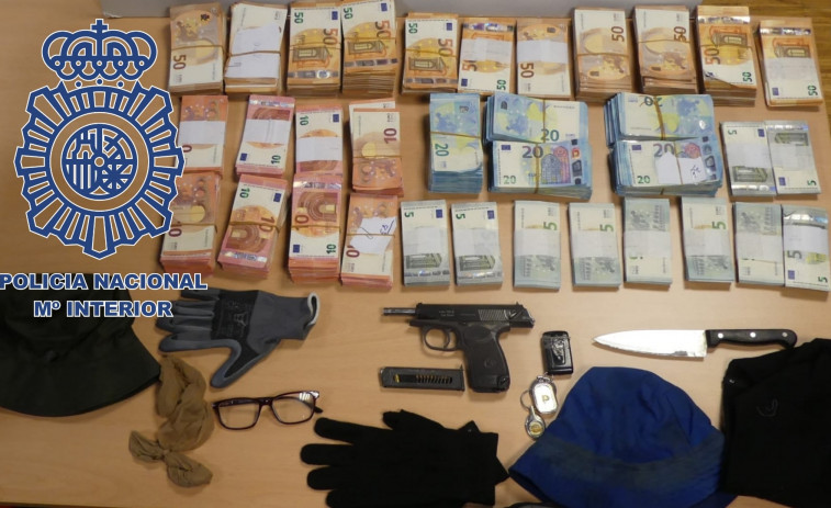 Los detenidos por asaltar un Abanca en Coruxo se llevaron más de 100.000 euros de botín