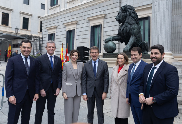Archivo - (I-D) El presidente de la Junta de Andalucía, Juanma Moreno; el presidente de la Xunta de Galicia, Alfonso Rueda; la presidenta de la Comunidad de Madrid, Isabel Díaz Ayuso; el presidente del PP, Alberto Núñez Feijóo; la portavoz del PP en el Co