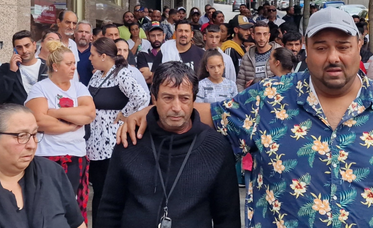 Gitanos acamparán frente al Ayuntamiento de Vigo tras la muerte de tres niños en el incendio de un edificio ocupado