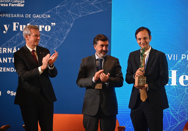 Los Fernández Álvarez-Santullano, propietarios de Zendal, reciben el premio Familia Empresaria 2023