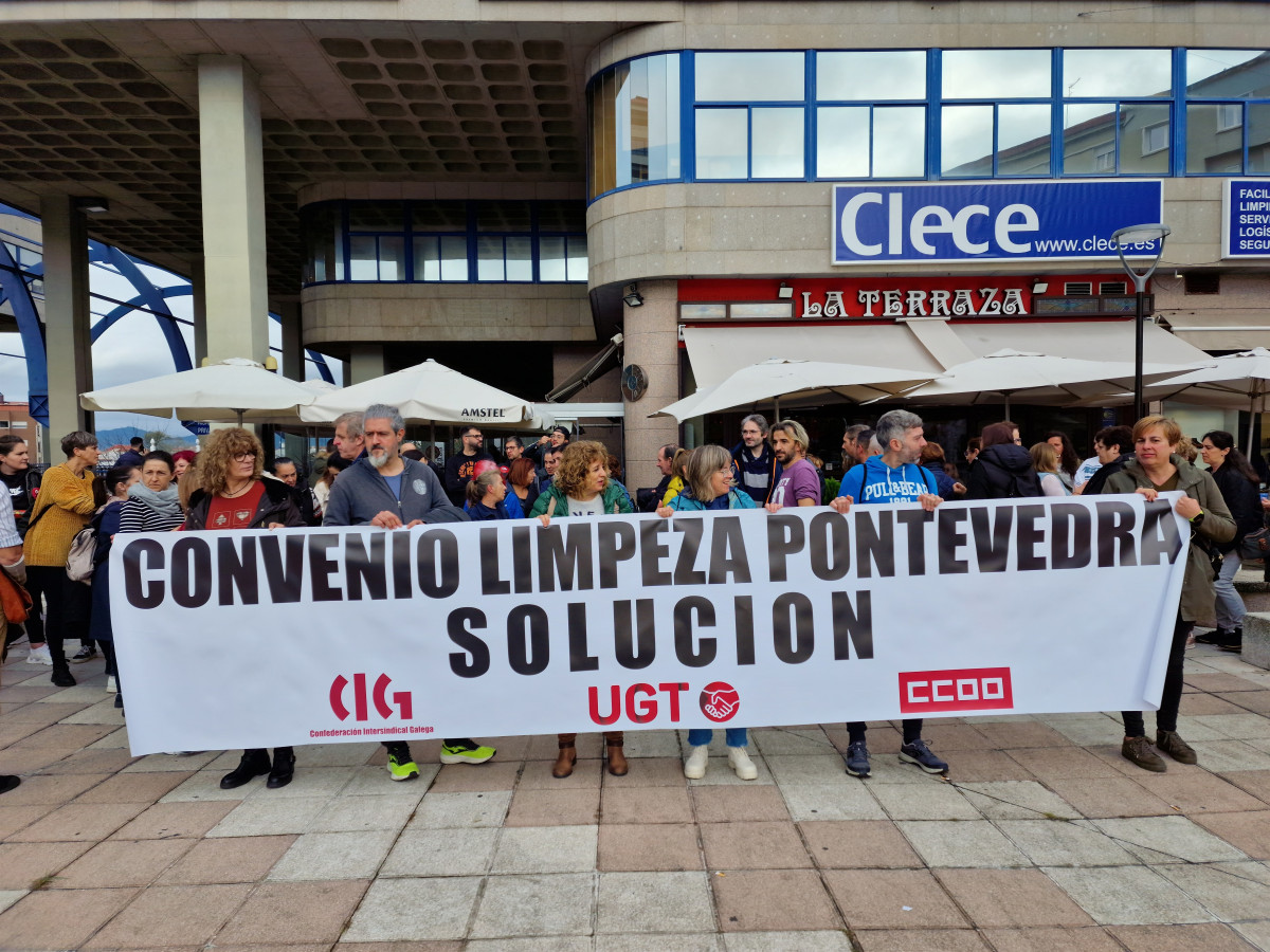 Decenas de empleados de limpieza exigen en Vigo un convenio "digno" ante las propuestas "insuficientes" de la patronal.