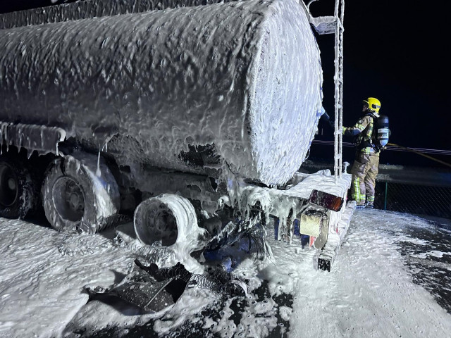 Incendio sin daños personales de un camión con 40.000 litros de gasoil agrícola en la AP-9