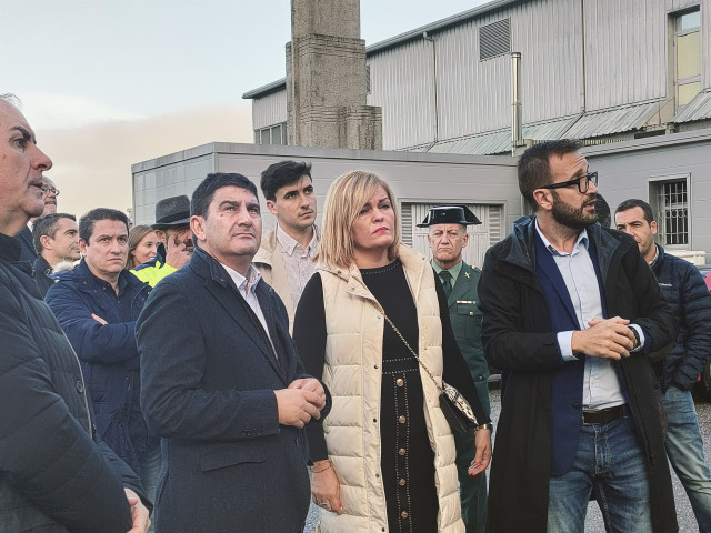 El delegado del Gobierno en Galicia, Pedro Blanco, y la alcaldesa de Redondela, Digna Rivas.