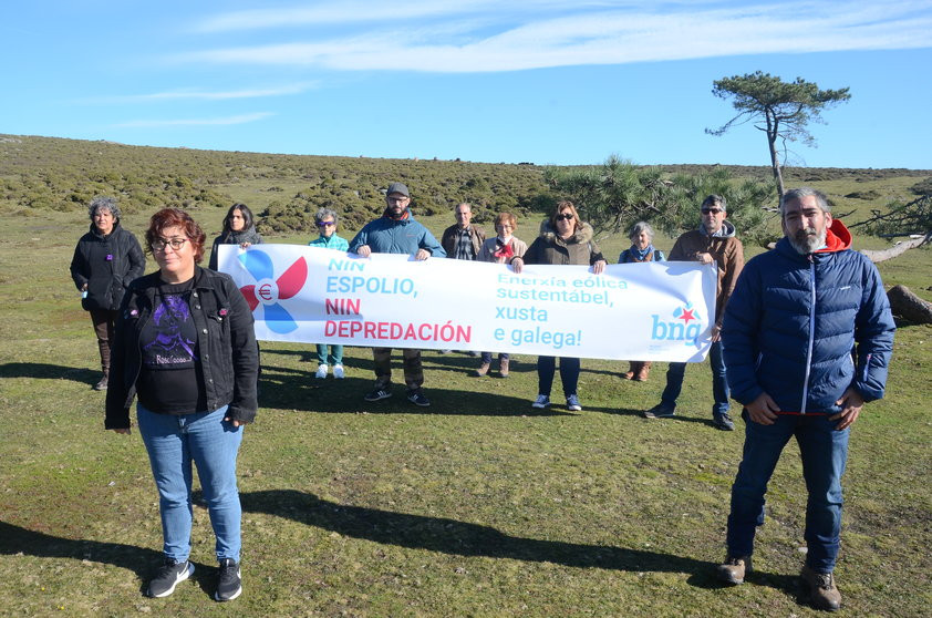 Protesta del BNG contra parques eu00f3licos en A Serra da Groba