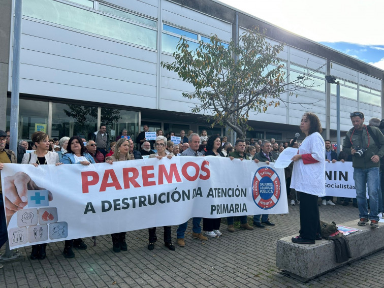 Viveiro sale a la calle para demandar médicos y pediatras: 