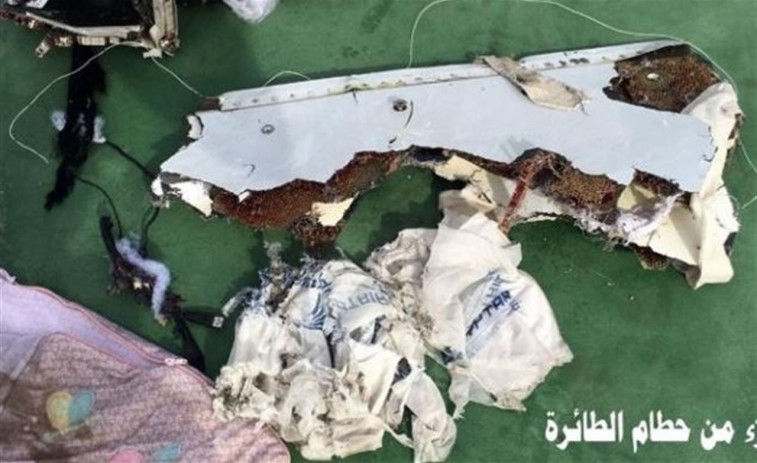 ​Los forenses apuntan a una explosión a bordo del avión de EgyptAir