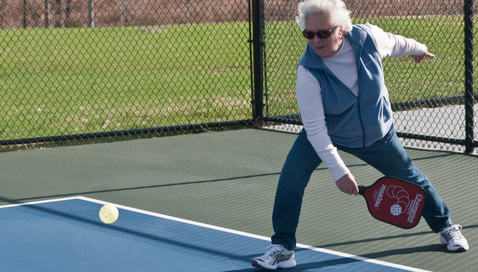 Pickleball en una foto de Ron B publicada bajo CC BY 2.0 DEED