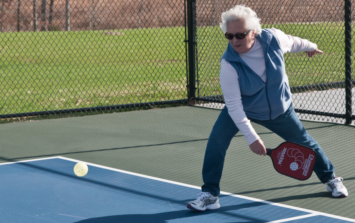 Pickleball en una foto de Ron B publicada bajo CC BY 2.0 DEED