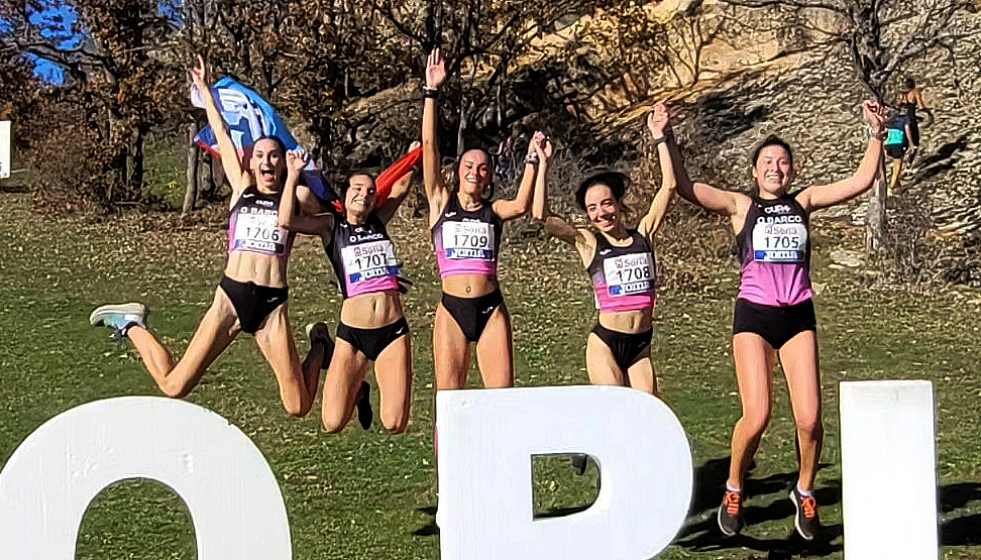 Las atletas del ADAS Cupa de O Barco celebran su título de campo a través sub 23 en el Campeonato de España