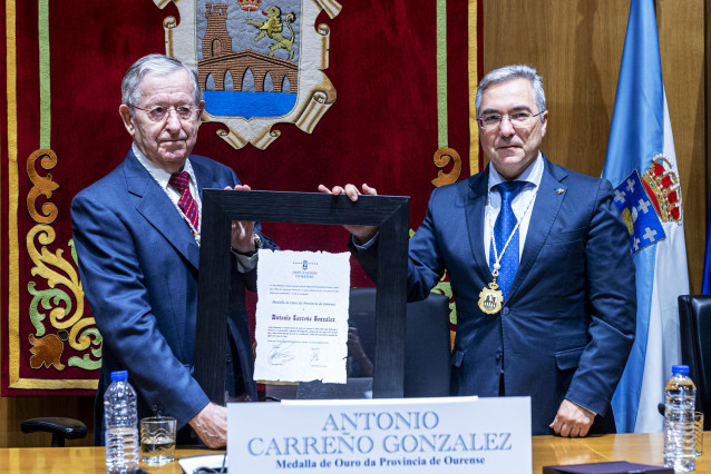Luis Menor Pérez (Presidente Da Deputación Ourense), Preside O Acto De Entreda Da Medalla De Ouro Da Provincia De Ourense A Antonio Carreño González, Acompañado Pola Súa Dona,  María Lilia Rodríguez Fernández. Tamén Participan César Fernández Gil (Vicepr