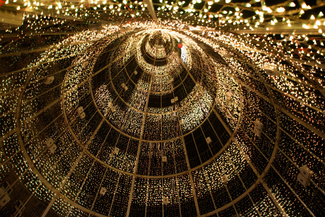 Archivo - Decoración navideña por el centro de la ciudad de Vigo.