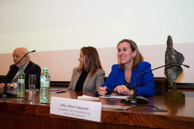 La conselleira de Infratestruras e Mobilidae, Ethel Vázquez, recibe el 'Premio Ícaro' 2023