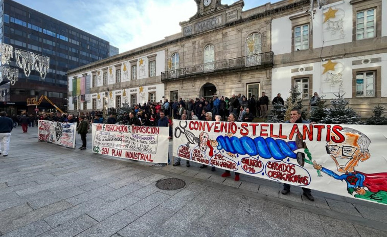 Trabajadores de Stellantis salen a la calle en Vigo para reclamar a la empresa 