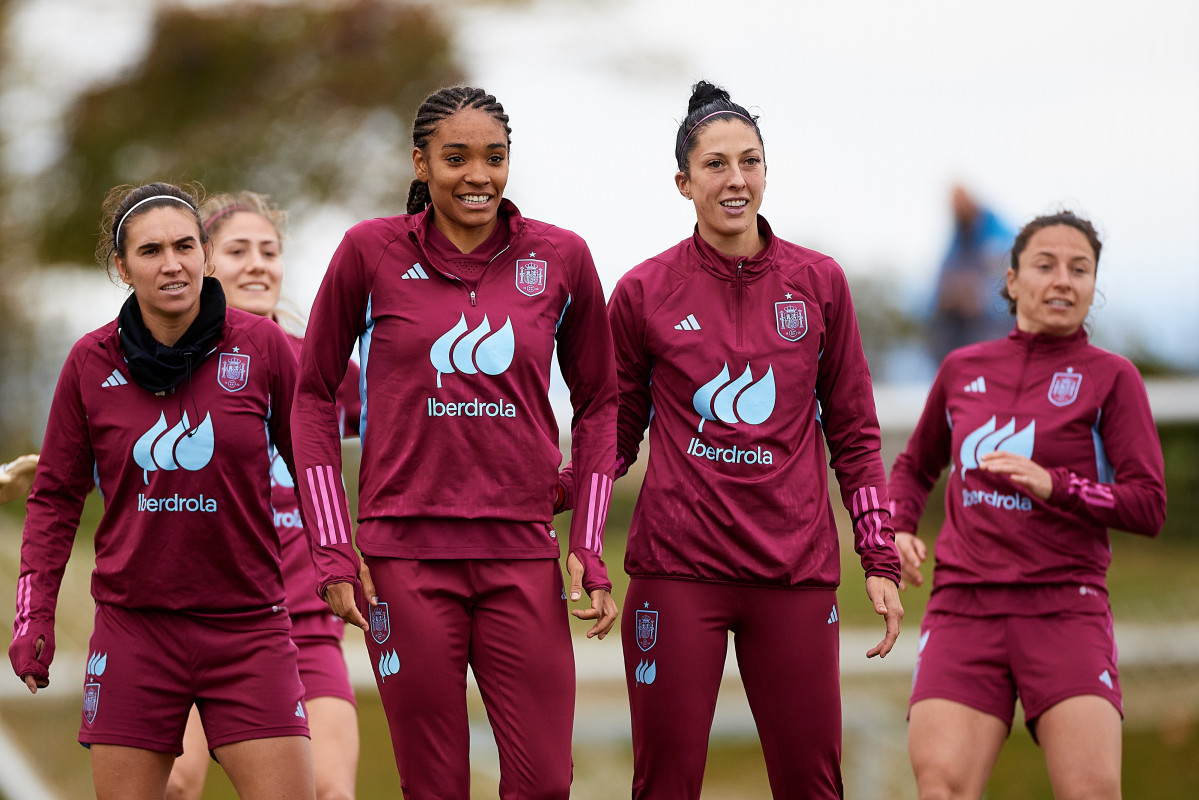 Entrenamiento de la Selecciu00f3n Espau00f1ola de Fu00fatbol en Cambados en una imagen de la RFEF