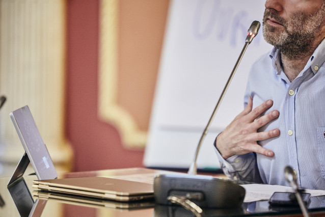 Archivo - El alcalde de Ourense, Gonzalo Pérez Jácome, interviene durante una rueda de prensa, en el Ayuntamiento, a 10 de mayo de 2023, en Ourense, Galicia (España). El alcalde presentó una denuncia en los Juzgados de Ourense por un ‘supuesto delito de e