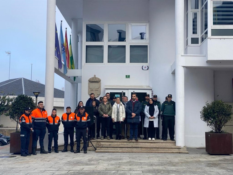 Minuto de silencio en Oroso en repulsa por el crimen de violencia machista de Sigüeiro