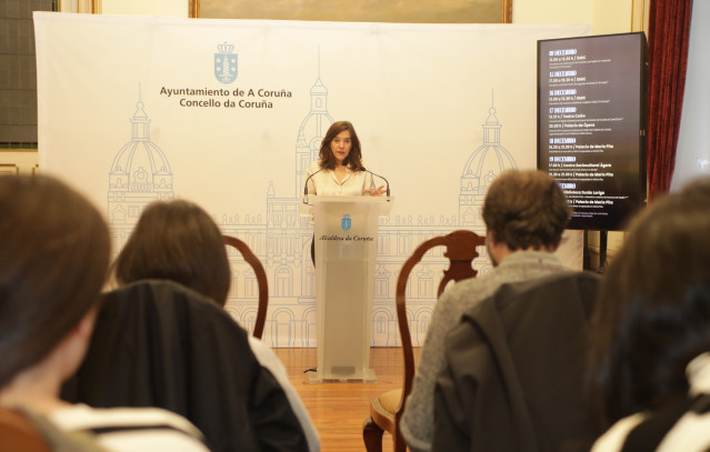 La alcaldesa de A Coruña, Inés Rey, presenta la programación de Navidad