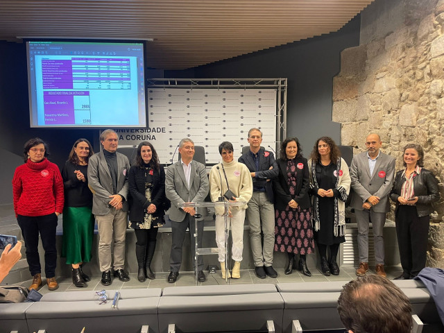 Ricardo Cao, elegido nuevo rector de la UDC, junto al equipo de su candidatura