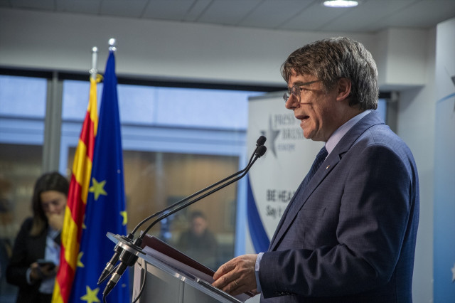 Pedro Sánchez recibe carbón de Puigdemont y sus amigos