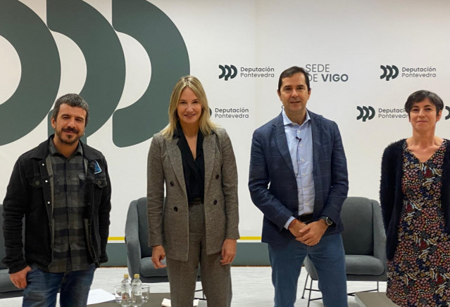 Fon Cortizo (CREA), Marta Fernández-Tapias (Diputación de Pontevedra), Jacobo Sutil  (Xunta) y Araceli Gonda (DAMA), en la presentación de la II edición del laboratorio audiovisual Conecta Lab en Vigo.
