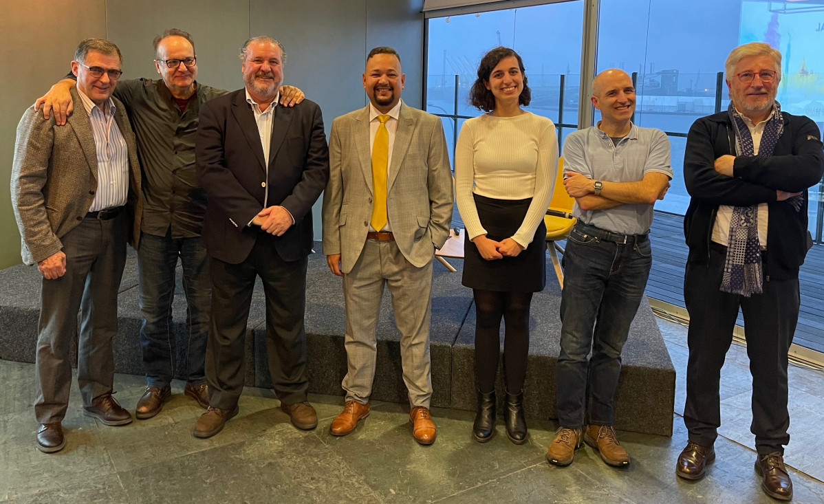 Directiva de la Sociedad Española de Médicos de Familia en Galicia (SEMG) con el doctor Keith Albert Foo Gil  en el centro