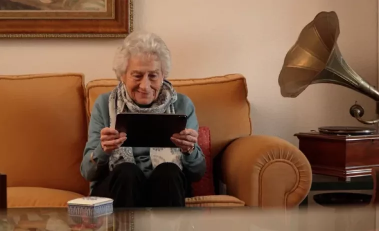 Así es Celia, el robot de conversación creado en Galicia para acompañar a personas mayores