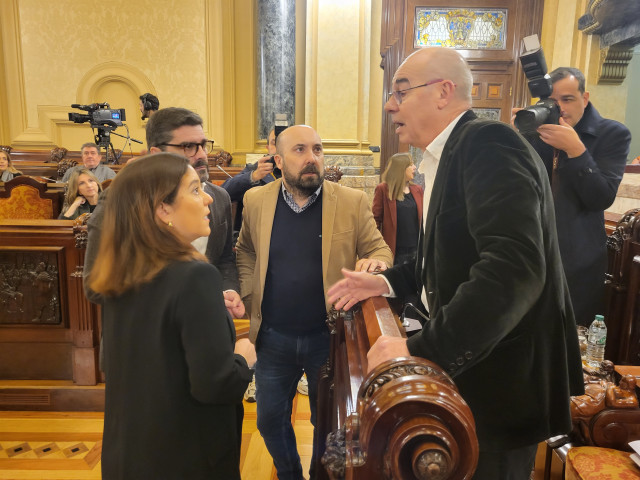La alcaldesa de A Coruña, Inés Rey, y el portavoz del BNG en el consistorio, Francisco Jorquera