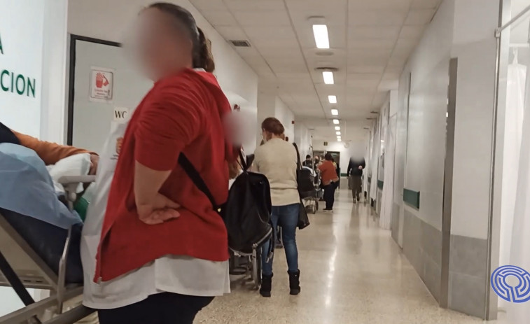 (VÍDEO) Nuevo colapso en las urgencias del CHUS con pacientes graves esperando en los pasillos