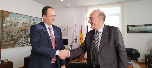 El presidente del Puerto de Vigo, Carlos Botana, y el rector de la UVigo, Manuel Reigosa.